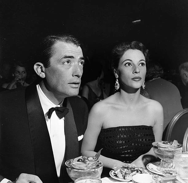 ACTOR GREGORY PECK And His Wife Veronique Passani 1956 OLD PHOTO 4 EUR ...