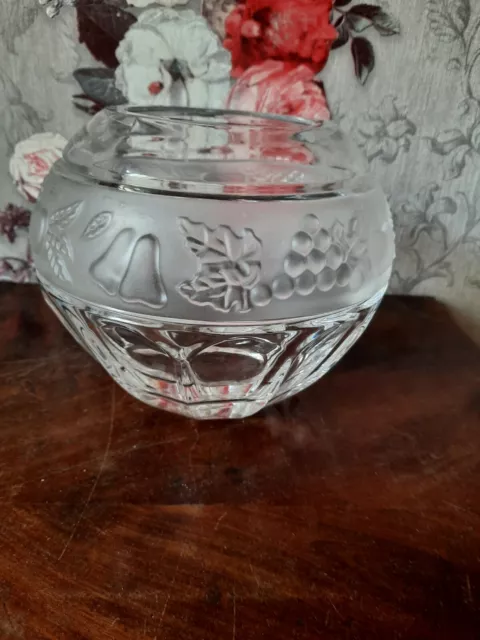 Vase kugelförmig Glas Weintraubenmotiv ca. 15 cm x 11 cm schwer