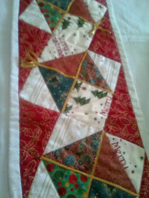 CHRISTMAS Patchwork TABLE Runner Pre cut FABRIC KIT & PATTERN make yourself