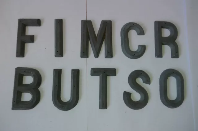 10 lettres anciennes en plomb ou zinc ? pochoir enseigne deco loft industriel