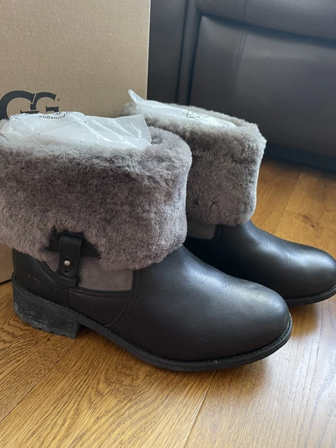 Ugg chyler boots sales black