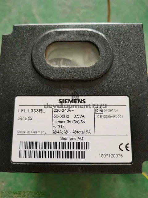 Una nuova scatola di controllo bruciatore Siemens LFL1.333RL