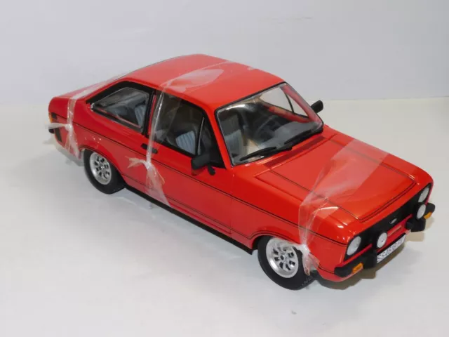 Sunstar 1975 Ford Escort Ii 1600 Sport Red 1/18 Scale 4618