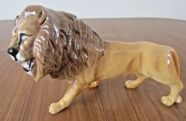 Beswick MALE LION #2084 Vintage figurine/model, 24(L)x13.5(H)cm, 1967-84 (ref B)