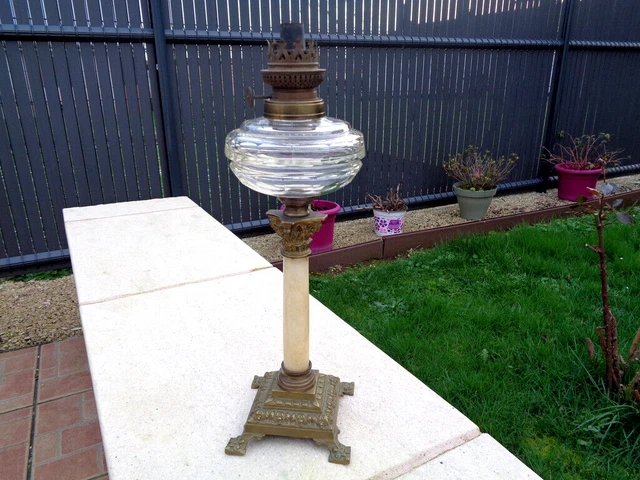 ANCIENNE LAMPE PÉTROLE Réservoir a Facettes Baccarat Pied Bronze Oil