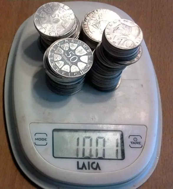 Ein Kilo Silbermünzen: 50 Schilling und 10 Schilling Österreich; 1 kg Silber 2