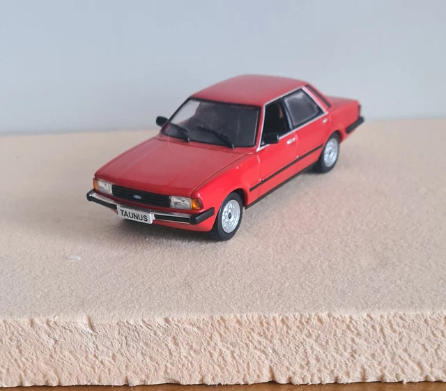 FORD TAUNUS 12M COUPE 1962 Rouge Toit Blanc MINICHAMPS 1:43 de refe
