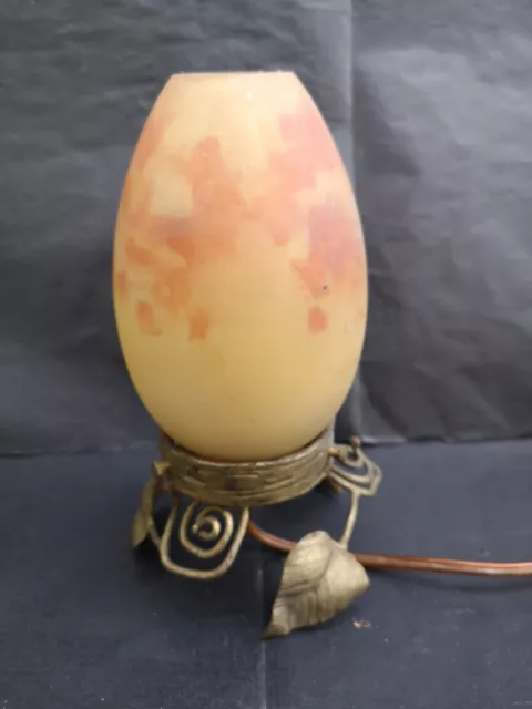 Lampe veilleuse art deco 1930 monture fer martelé Tulipe verre jaune marmoréen 2