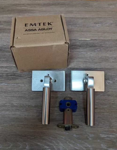 Emtek Privacy Modern Rectangular Rosette Hercules Lever Satin Nickel- Read