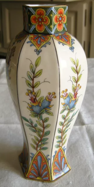 Joli Vase En Porcelaine De Limoges Decor Main  M.b;