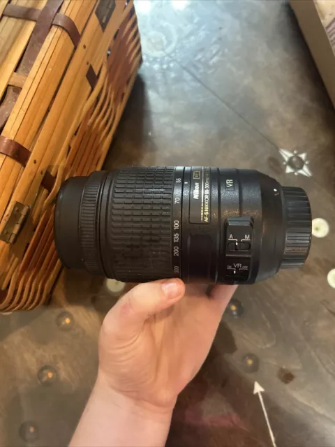 Nikon AF-S DX NIKKOR 55-300mm f/4.5-5.6G ED VR Lens with original box