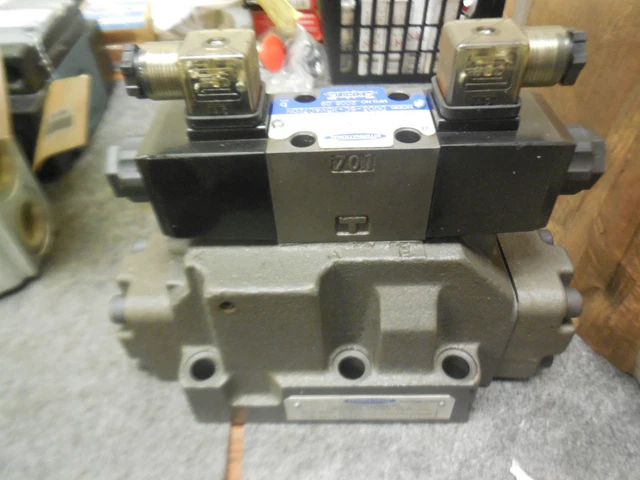 International Dg08-Oc-E-10 Directional Control Valve Dg03-6C-115Vac71Dn
