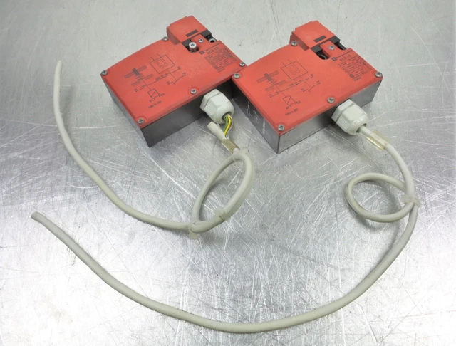 Lot of 2 Telemecanique XCS-TE Safety Switches