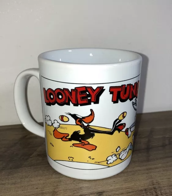 Looney Tunes Big Egg Race coffee tea cup Mug 1993 Bugs Bunny Tweety Sylvester