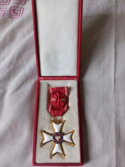 Ordre Polonia Restituta 1944 Croix d'officier avec son ecrin