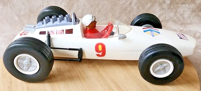 File:Voiture de course Ferrari.jpg - Wikimedia