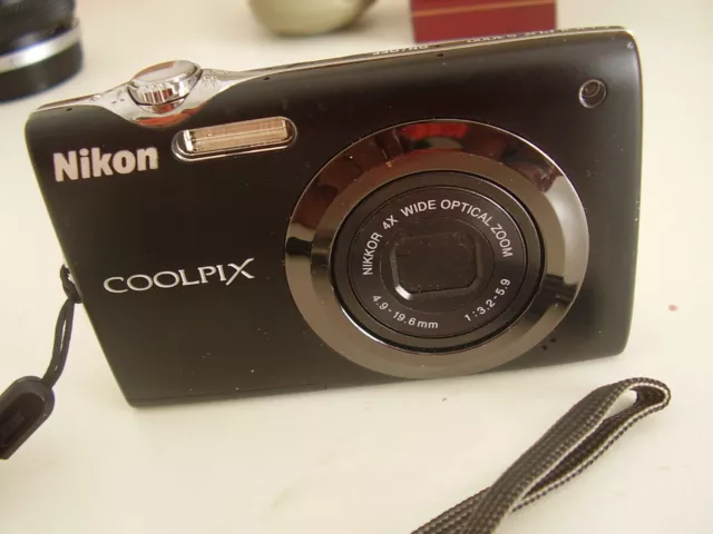 Appareil photo numérique digital NIKON Coolpix S3000 proche du neuf