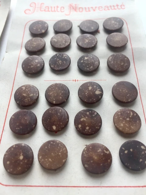 Plaque De 24 Boutons Anciens En Nacre Gris, 1,2 Cm, Années 20/30 - Occasion, Numéro 5, Fabriqué En France