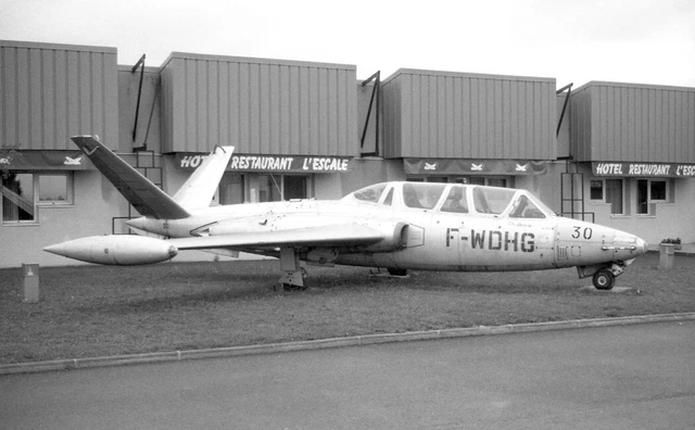 EX-FRENCH AF, CM170 Magister, No.30 (F-WDHG) at Reims, 11 Oct &amp;#39;98 - B&amp;W ...