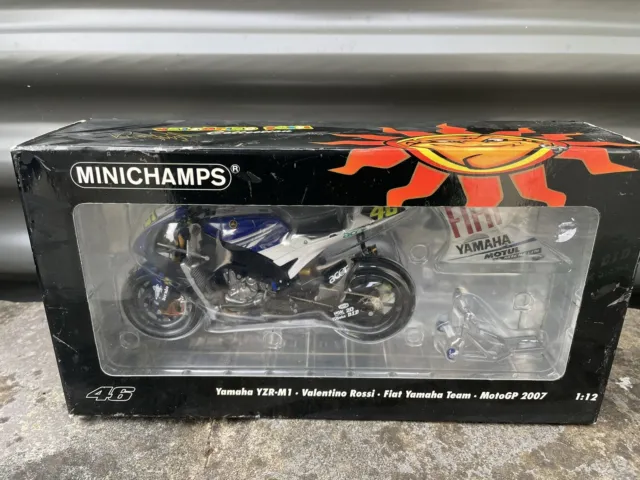 Minichamps 1:12 Valentino Rossi Yamaha YZR-M1 Fiat Yamaha Team Moto GP 2007