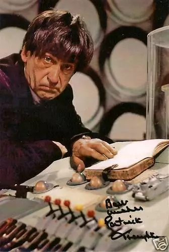 PATRICK TROUGHTON DOCTOR WHO SIGNED AUTOGRAPH 6 x 4 POSTCARD SIZE PRE PRINTED