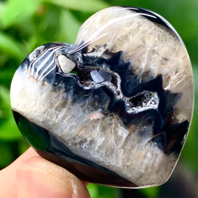 31G Natural agate Amethyst QuartzAmethyst heart-shaped mineral sample