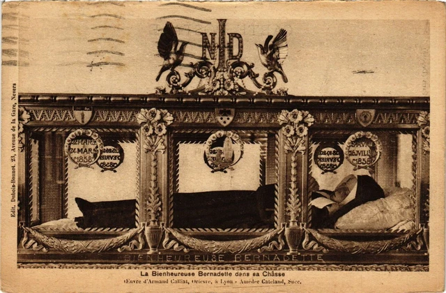 CPA La Bienheurauss Bernadette dans sa Chasse (355613)