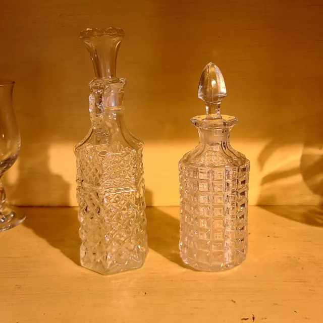 Vintage Oil Vinegar Cruet Set Etched/Cut Glasses Both With Stoppers 2