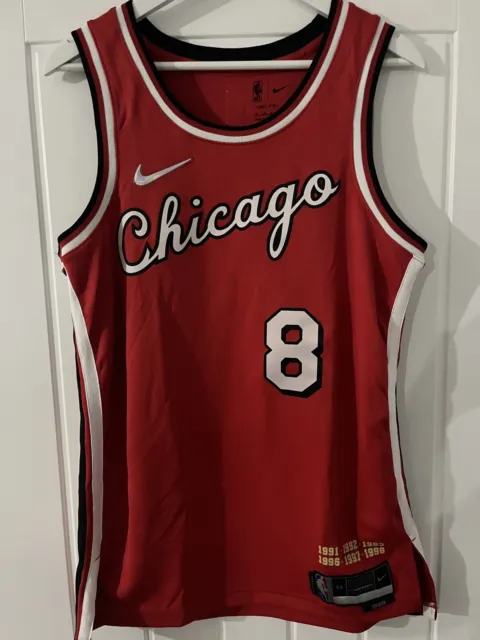 Nike NBA Chicago Bulls Zach Lavine #8 Icon Swingman Jersey TRUE COLOURS.  The Icon Edition jersey represents the franchise's rich heritage…