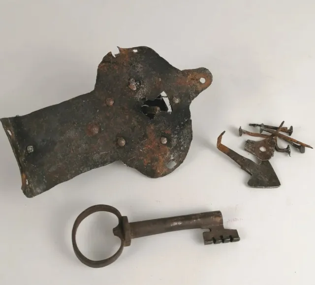 Antikes Schloss Barock Truhenschloss Türschloss geschmiedet Eisen mit Schlüssel