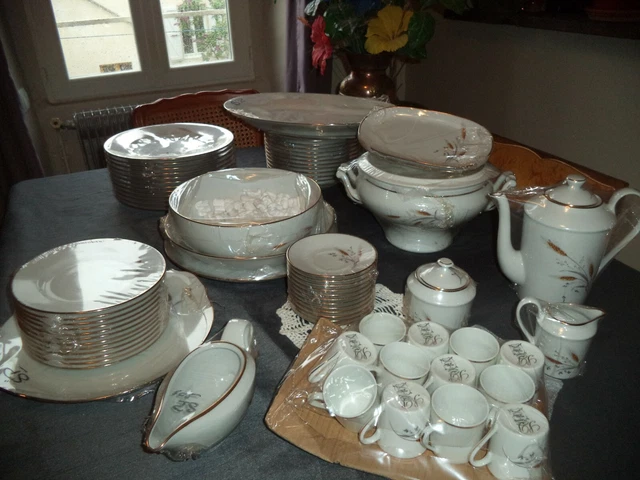 Service de table complet neuf- en porcelaine de Limoges !!!