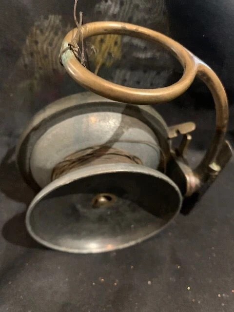 moulinet de pêche ancien de marque DAM avec sa boite d'origine