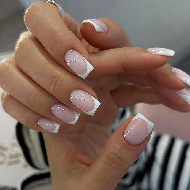 BSLVWG 24 Stück Press On Nägel – Französische Spitzen Mandelform, Kurze Acrylnägel Zum Aufkleben Mit Nagelkleber