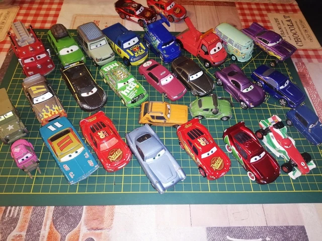 lot de  voitures cars disney pixar  mattel metal  d occasion satisfaisant