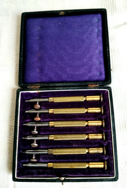 Lot De Couronnes Neuves Pour Horloger - Anciens Outils D'horlogerie