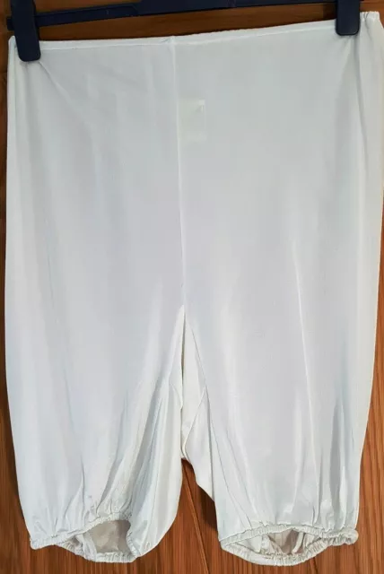 https://www.picclickimg.com/vdYAAOSwXJ5gYIXl/Walker-Reid-white-acetate-directoire-knickers-Size-20.webp