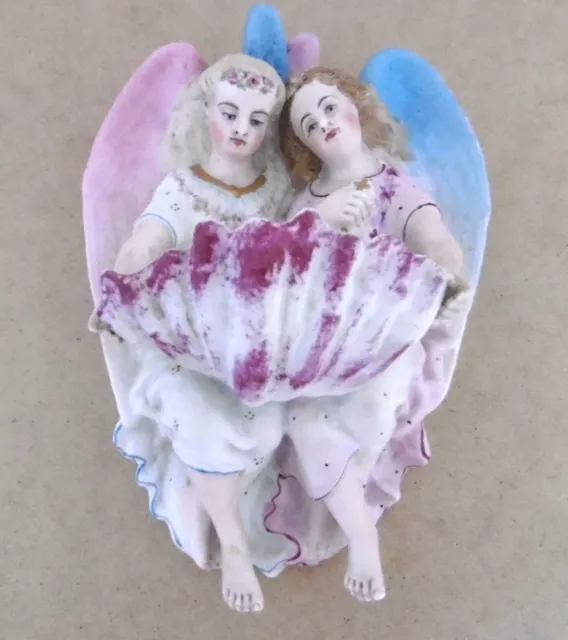 Bénitier ancien avec 2 anges en biscuit polychrome Limoges ? Epoque fin XIXème.