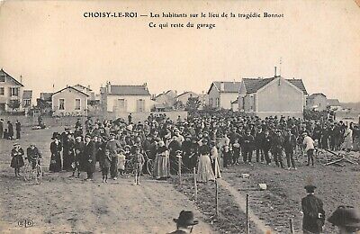CPA 94 Choisy residents at the place of the tragedy bonnot what remains (rare