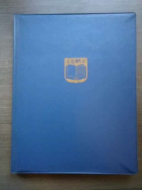 Altes Briefmarkenalbum mit spanischen Marken