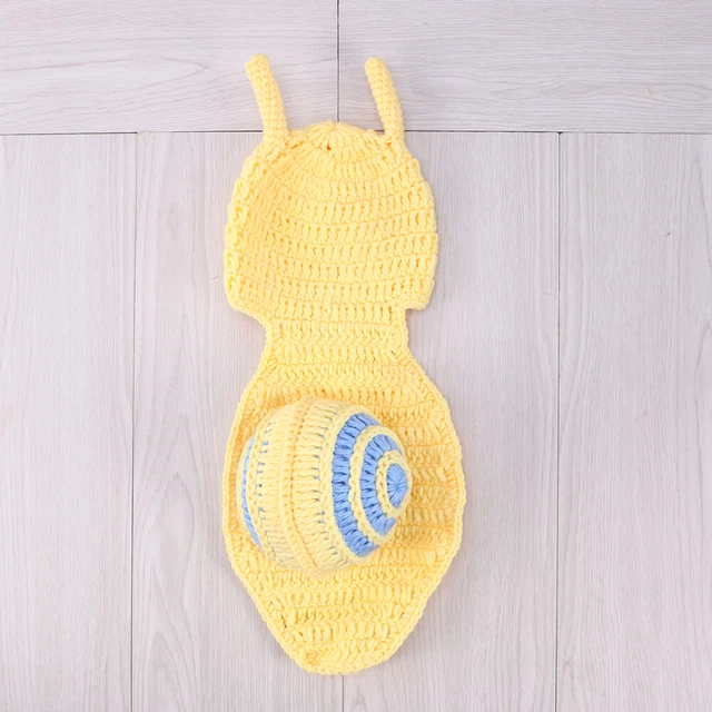 Impostazione oggetti di scena per foto bambino costume neonato
