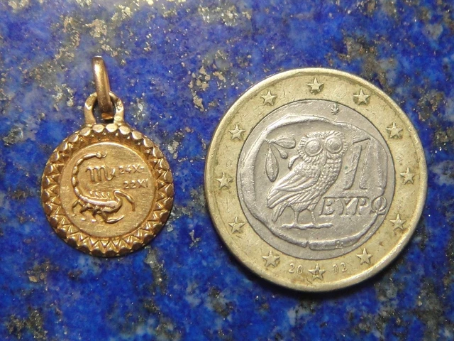 Pendentif Médaille Taureau En Or Jaune 18 Carats - 2,2 Cm - Occasion Très Bon État