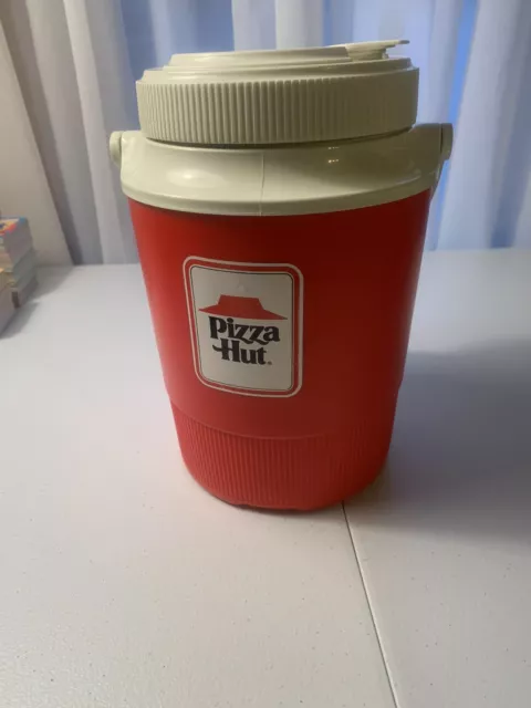 https://www.picclickimg.com/veAAAOSwH4Fhb1Rk/Vintage-Gott-Model-1502-1-2-Gallon-Pizza-Hut.webp