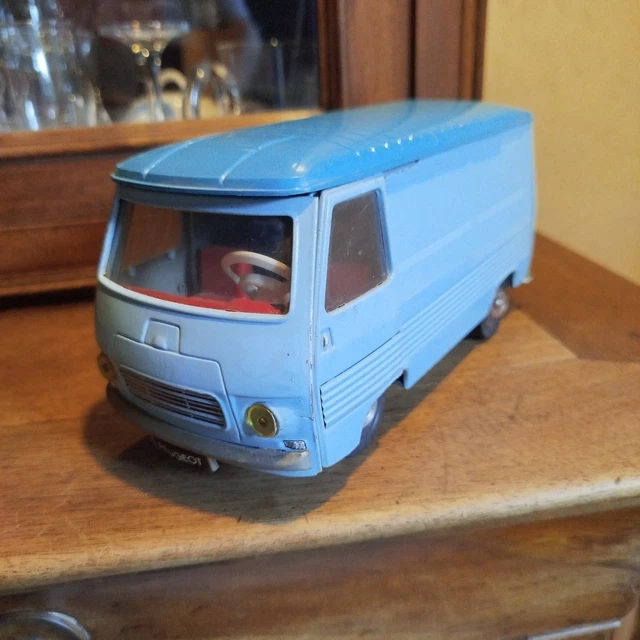 Jouet Vintage Joustra : Ambulance Peugeot J7 En Tôle à Friction - Occasion (manque Une Porte)