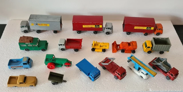 Lot De 16 Vehicules (Camions, Engins, Voitures) - Lesney / Matchbox /  Husky
