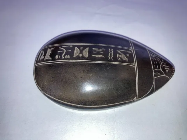 10cm BLACK CARVED STONE SCARAB BEETLE PAPERWEIGHT EGYPTIAN HIEROGLYPHS ON BASE