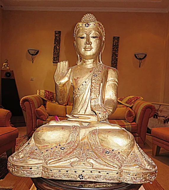 Großer Tempel,Buddha,Thailand,aus Holz,vergoldet und mit Stasssteinen besetzt.