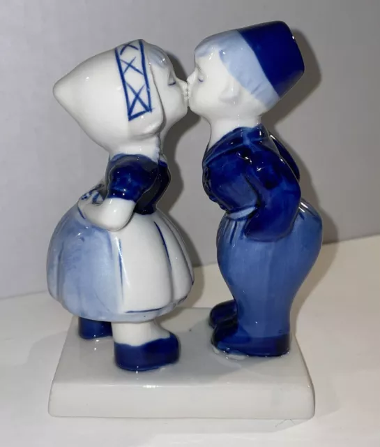 Delfts Blue Hand Painted Boy And Girl Kissing - Dutch Holland Figurine VERY NICE