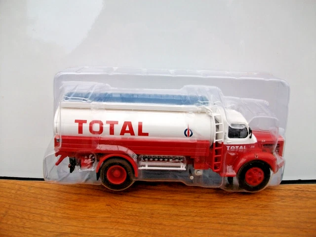 Modèle Réduit Berliet GAK 5 Citerne Essence ESSO 1958 - Échelle 1/43