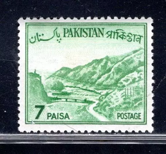 Pakistan Middle East Stamps  Mint Hinged   Lot  127Bg