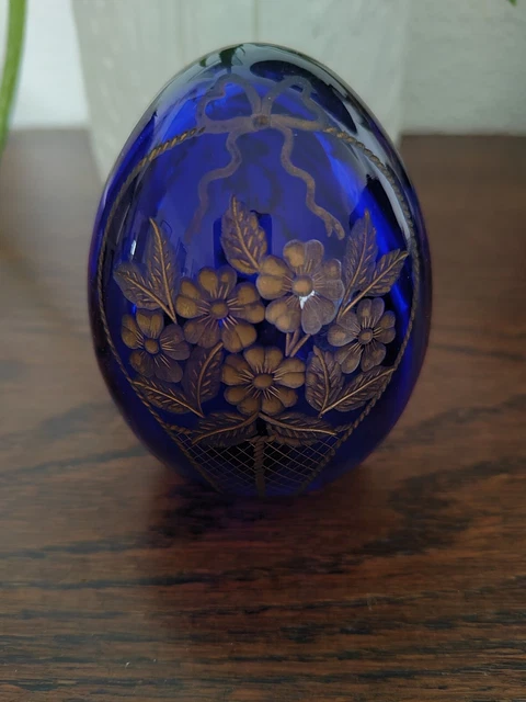Boîte Pilulier Vintage Ovale – Relief Et Perle Bleue Cabochon Gravé – Collection 5141